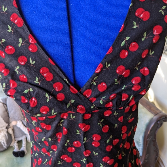 heartbreaker cherry halter top xs - Picture 3 of 5
